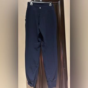 Lululemon high rise joggers- excellent condition!